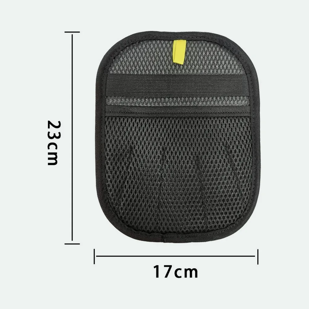 Black mesh pet hair mitt with its measurements marked: 23 cm by 17 cm
